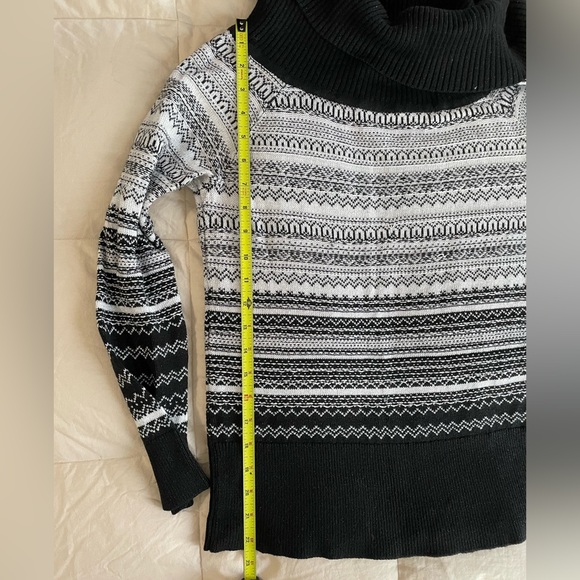 WHBM Sweater - Picture 3 of 8